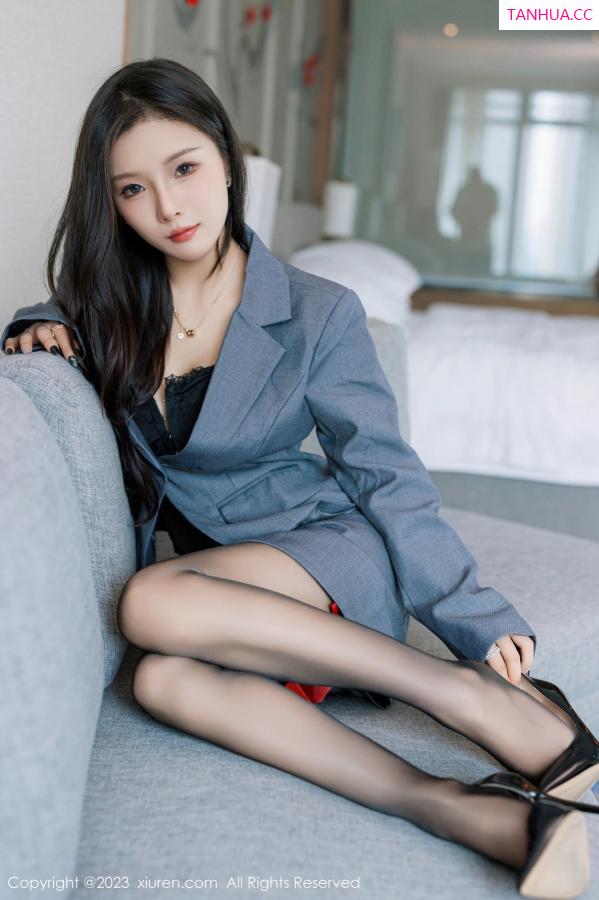 七七kiko  [XiuRen]高清写真图 2023.10.16 No.7511 七七kiko 黑丝美腿第10张图片